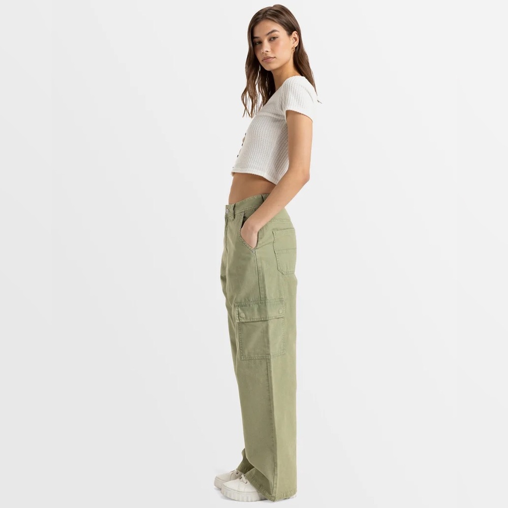 NWOT Roxy Left Again Cargo Pants Green - Size Medium